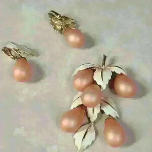 Rera  Vintage gold tone enamel leaves peach color grape earrings  brooch pin set